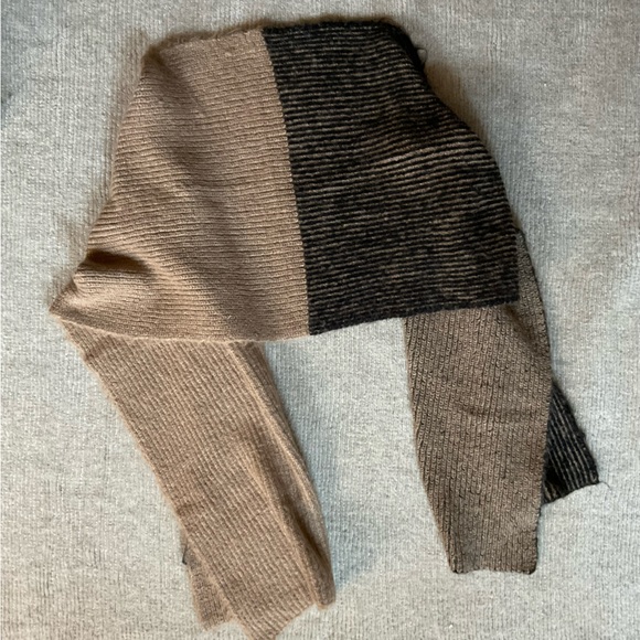 NWT ZARA Beanie Hat & Winter Scarf Set Black Tan Minimalist Chic Contemporary - Picture 6 of 7